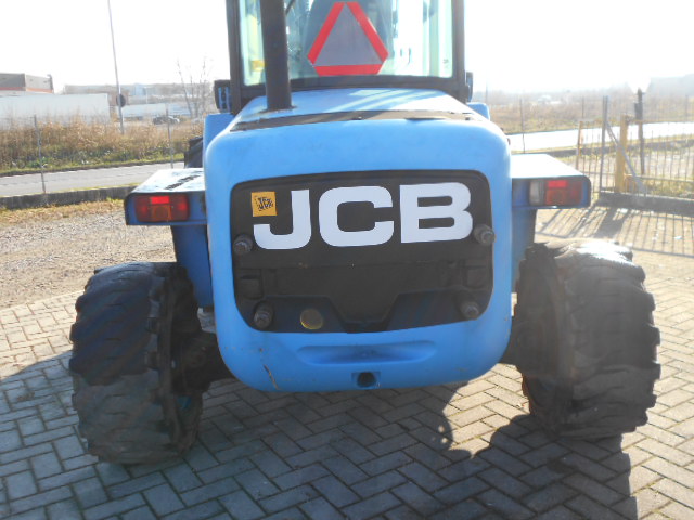 6876m